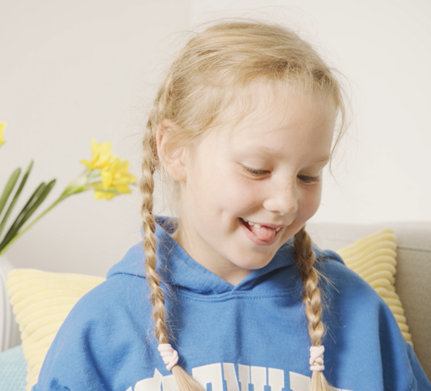 Kinder haben Freue beim lesen lernen